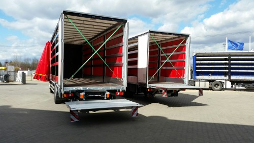 Winda DHOLLANDIA na podwoziu samochodu ciężarowego Iveco Eurocargo 180-280.