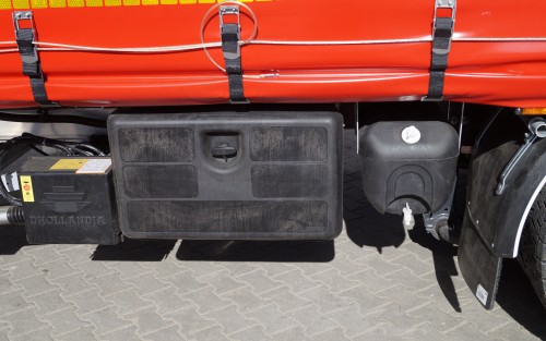 Skrzynka narzędziowa na podwoizu samochodu ciężarowego Iveco Eurocargo 180-280.