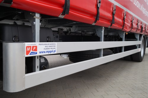 Antynajazd zamontowany na zabudowie naszej produkcji na podwoziu Iveco Euro Cargo 160-320 dla firmy Amado-Trans.