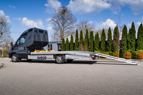 Autolaweta autotransporter Iveco Daily - najazd aluminiowy