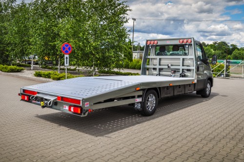Najazd aluminiowy na Iveco Daily - autolaweta