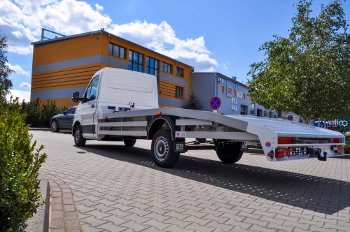 Aluminiowy najazd na podwoziu VW Crafter