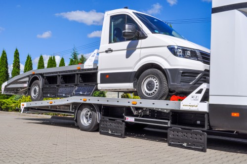 Skrzynki narzędziowe Budocar przy autolawetach Iveco Daily 70c18 oraz Volkswagen Crafter