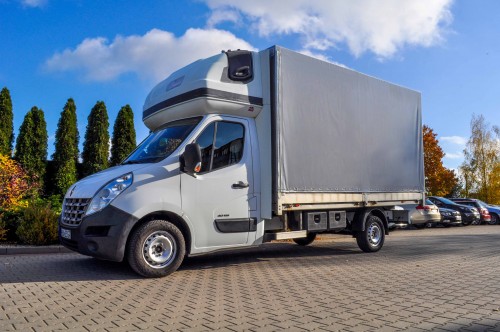 Renault Master z nową srebrną plandeką