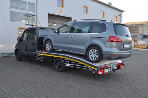 Mercedes-Benz Sprinter 906 odjeżdża do klienta z ładunkiem na lawecie