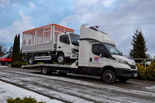 Mitsubishi Fuso eCanter z zabudową komunalną odjeżdża do Klienta